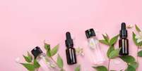 Os óleos essenciais são extraídos de plantas e podem melhorar a sua saúde por meio da aromaterapia. Descubra como! -  Foto: Shutterstock / João Bidu