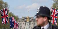 Policial realiza patrulha antes de coroação do rei Charles, em Londres, Reino Unido
03/05/2023
REUTERS/Maja Smiejkowska  Foto: Reuters