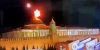 Um v&iacute;deo que circula na internet parece mostrar um objeto voador se aproximando do Kremlin e explodindo pouco antes de chegar a uma das c&uacute;pulas do edif&iacute;cio  Foto: DW / Deutsche Welle