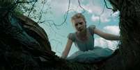 Mia Wasikowska como Alice.  Foto: Adoro Cinema