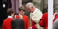 Rei Charles e o príncipe George antes da cerimônia de coroação na Abadia de Westminster, no centro de Londres  Foto: Reuters