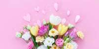 Elas carregam fortes representações de afeto e gratidão. Saiba mais sobre a simbologia das flores para presentear neste Dia das Mães! -  Foto: Shutterstock / João Bidu