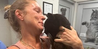 Mulher se emociona ao reencontrar gato que estava desaparecido há 10 anos nos EUA  Foto: Reprodução/Facebook/Charleston Animal Society