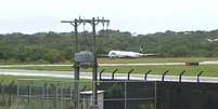Avi&atilde;o ultrapassou pista de pouso e parou em &aacute;rea de matagal no aeroporto de Salvador (BA)  Foto: Reprodu&ccedil;&atilde;o/TV Globo