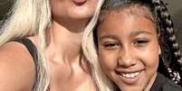 North West - Filha de Kim Kardashian e Kanye West. Em português significa Norte Oeste.  Foto: Instagram @norisblackbook / Flipar
