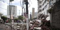 Sacadas de prédio desabam neste sábado, 12  Foto: Fernando Araújo/Futura Press