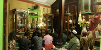 Centro Islâmico de Al-Fatah em Yogyakarta, na Indonésia, tem cerca de 63 membros, todos transgêneros  Foto: BBC News Brasil