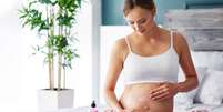 A gravidez é um momento da vida da mulher que provoca uma série de alterações na pele |  Foto: gpointstudio/Freepik / Boa Forma