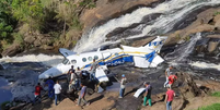 O avião em que Marília e outras quatro pessoas de sua equipe estavam caiu em uma cachoeira em MG  Foto: Reprodução