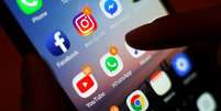 Celular com aplicativos de redes sociais   Foto: PA Media / BBC News Brasil