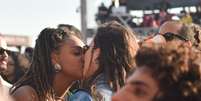 Ex-BBB foi flagrada aos beijos durante o Nômade Festival, em São Paulo.  Foto: Leo Franco/AgNews / Leo Franco/AgNews