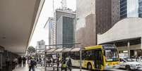 Foto mostra ônibus na Avenida Paulista, em SP  Foto: Getty Images