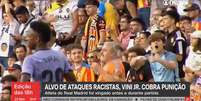 Matéria na GloboNews mostrou Vini Jr. sendo alvo de insultos raciais de torcedores do Valencia  Foto: Reprodução/TV
