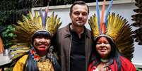 Leonardo DiCaprio afirmou que foi uma honra conversar com Sônia Guajajara e Célia Xakriabá  Foto: Reprodução/Twitter/@LeoDiCaprio/Foto de Leo Otero