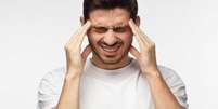 Cefaleia persistente? Entenda como a acupuntura pode ajudar -  Foto: Shutterstock / Saúde em Dia