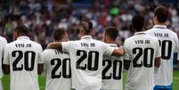 Jogadores do Real Madrid entraram com a camisa de Vini Jr  Foto: Violeta Santos Moura / Reuters