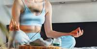 Yoga e meditação ajudam a prevenir doenças físicas e emocionais -  Foto: Shutterstock / Alto Astral