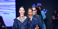 Vivi Orth em desfile Thear   Foto: Andy Santana / Brazil News / Elas no Tapete Vermelho