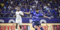 Henrique Dourado arrisca finalização no duelo contra o Grêmio – Staff Images / Cruzeiro  Foto: Jogada10