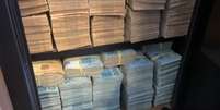 Cofre cheio de dinheiro encontrado em Brasília, durante operação Hefesto, da Polícia Federal  Foto: Reprodução/Polícia Federal / Reprodução/Polícia Federal