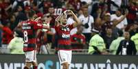 Arrascaeta comemora ap&oacute;s abrir o placar para o Flamengo contra o Fluminense &ndash; Wagner Meier/Getty Images  Foto: Jogada10