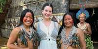 Lana Del Rey visita comunidade indígena durante viagem em Manaus  Foto: Reprodução / Instagram - @cunhaporanga_oficial / Hollywood Forever TV