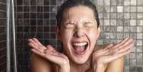 O banho quente pode não ser uma opção tão boa quanto você pensa para acabar com o frio -  Foto: Shutterstock / Alto Astral