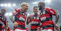 Jogadores do Flamengo comemoram vit&oacute;ria de goleada no cl&aacute;ssico com o Vasco, pelo Campeonato Brasileiro &ndash; Estadio do Maracan&atilde;  Foto: Jogada10