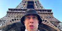 MC Daniel toma enquadro de guardas parisienses ao pilotar em alto velocidade.   Foto: SpinOff