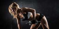 É bom treinar pesado com pouco peso? - Shutterstock  Foto: Sport Life