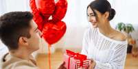 Veja sugestões de presentes para presentear no Dia dos Namorados -  Foto: Shutterstock / Alto Astral