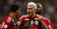 Pedro comemora. Foi dele o segundo gol do Flamengo no cl&aacute;ssico contra o Gr&ecirc;mio &ndash; Wagner Meier/Getty Images  Foto: Jogada10