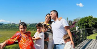Mariana, Daniel e os quatro filhos  Foto: Reprodução/Instagram