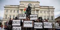 Poloneses protestam contra leis antiaborto no país  Foto: REUTERS/Kacper Pempel