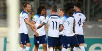 Jogadores da Inglaterra celebram gol marcado por Harry Kane (E) na vit&oacute;ria por 4 a 0 sobre Malta &ndash;  Foto: Mike Hewitt/Getty Images / Jogada10