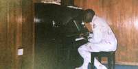 Michael Trotter aprendeu a tocar piano no Iraque  Foto: Cortesia Michael Trotter / BBC News Brasil