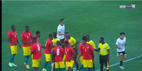 Guiné (de vermelho) vem de derrota para o Egito, por 2 a 1, nas Eliminatórias da Copa Africana – Reprodução  Foto: Jogada10