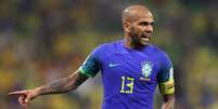 Dani Alves disputou a Copa do Mundo pela Seleção Brasileira   Foto: Julian Finney/Getty Images / Esporte News Mundo