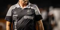 Odair Hellmann durante a partida contra o Corinthians &ndash;  Foto: Raul Baretta/ Santos FC. / Jogada10