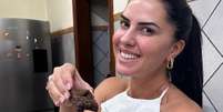 Graciele Lacerda com o seu brownie proteico.  Foto: Divulgação / Sport Life