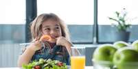 Alimentação responsiva: saiba como melhorar a relação da criança com a comida -  Foto: Shutterstock / Saúde em Dia