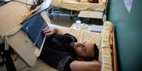 Estudo paga R$ 100 mil para quem passar dois meses deitado  Foto: Lionel BONAVENTURE / AFP
