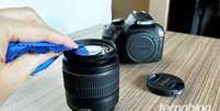 Limpando uma lente Canon   Foto: Emerson Alecrim/Tecnoblog / Tecnoblog