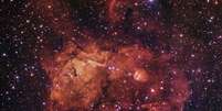 Esta imagem da nebulosa Sh2-284 foi capturada em grande detalhe pelo VLT Survey Telescope   Foto: Equipe ESO/VPHAS+. Reconhecimento: CASU