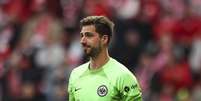 Kevin Trapp entrou na mira do Manchester United   Foto: Maja Hitij/Getty Images / Esporte News Mundo