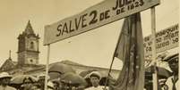 Imagem mostra cartaz, em comemoração à Independência do Brasil na Bahia", com a frase "Salve 2 de julho de 1823".  Foto: Imagem: Reprodução / Alma Preta