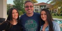O apresentador Gugu Liberato, que morreu em 2019, e as filhas Sofia e Marina  Foto: Instagram/@sofi_liberato / Estadão