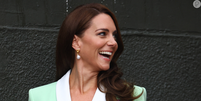 Após críticas, Kate Middleton volta a ostentar em look de R$ 23 mil e faz nova referência à sogra falecida, Lady Di.  Foto: Getty Images / Purepeople
