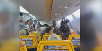 Passageiros brigam por causa de lugar na janela de avião  Foto: Reprodução/Sky News Australia