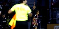 Pato faz sua reestreia com a camisa do São Paulo   Foto: Ruben Chiri / Esporte News Mundo